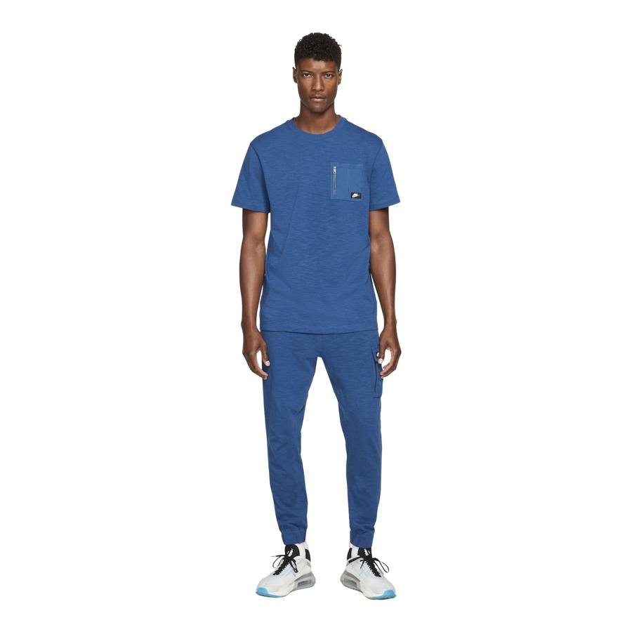  Nike Sportswear Lightweight Essential Short-Sleeve Erkek Tişört