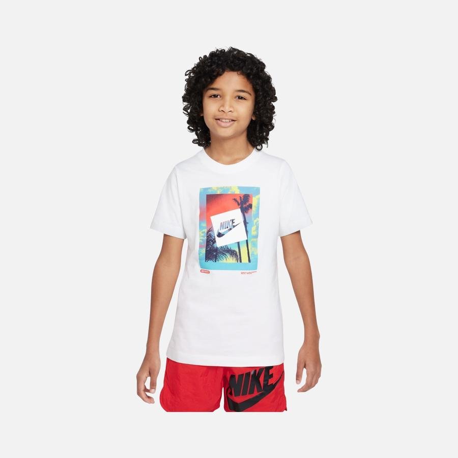  Nike Sportswear Photo 1 Graphic Short-Sleeve (Boys') Çocuk Tişört