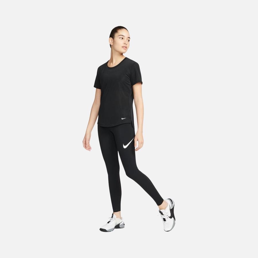  Nike Dri-Fit One Breathe Short-Sleeve Training Kadın Tişört