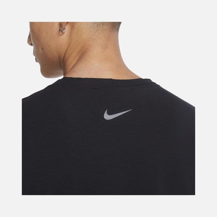Nike Yoga Dri-Fit Short-Sleeve Erkek Tişört