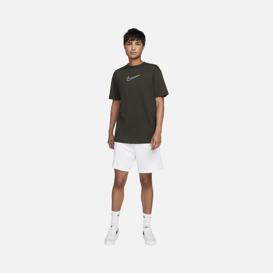  Nike Sportswear Boyfriend Short-Sleeve Kadın Tişört