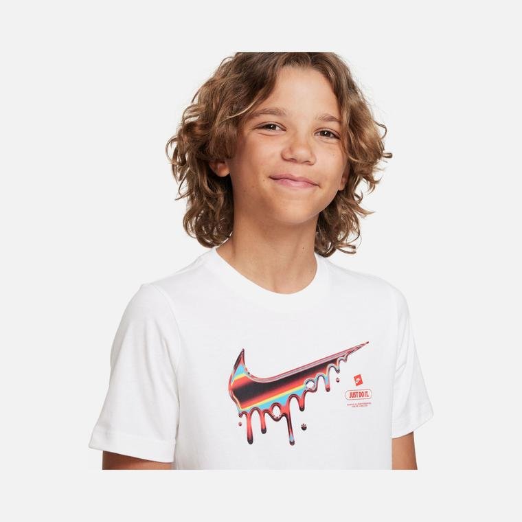 Nike Sportswear Worldwide Heatwave Graphic Short-Sleeve (Boys') Çocuk Tişört