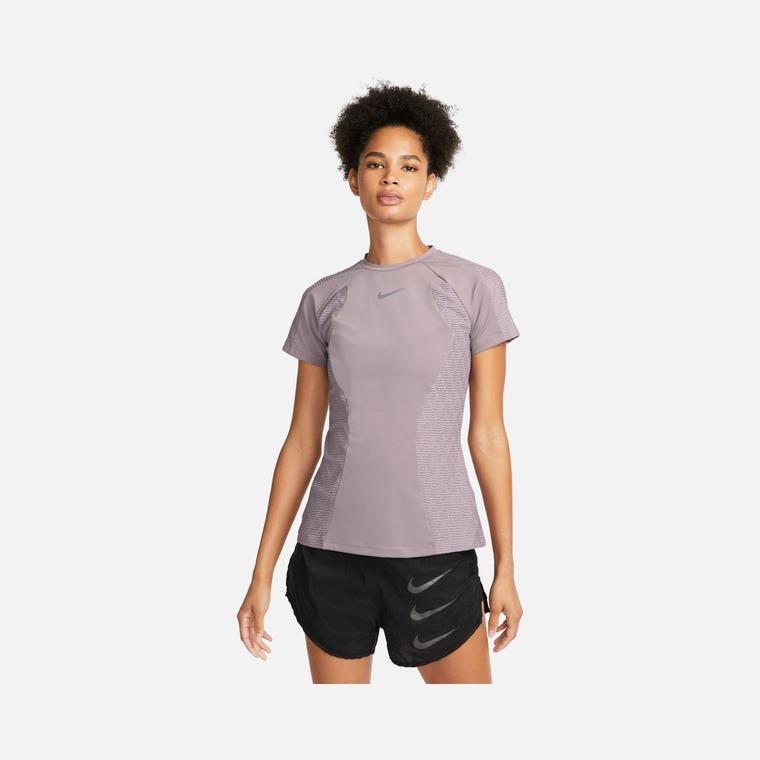 Nike Dri-Fit ADV Run Division Short-Sleeve Kadın Tişört