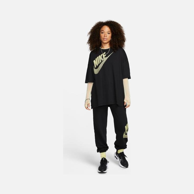 Nike Sportswear Graphic Dance Short-Sleeve Kadın Tişört