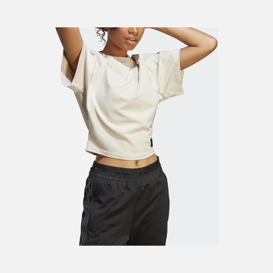  adidas Sportswear Holidayz Loose Cropped Short-Sleeve Kadın Tişört