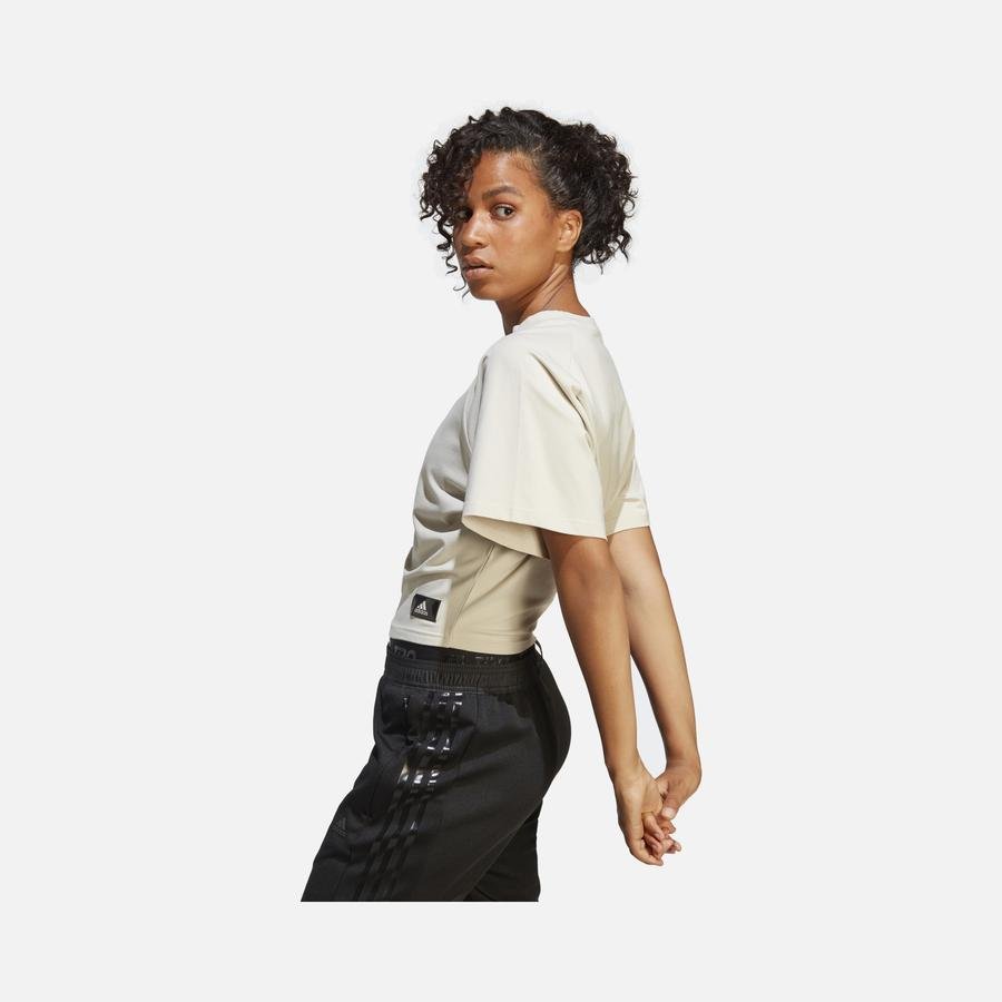  adidas Sportswear Holidayz Loose Cropped Short-Sleeve Kadın Tişört