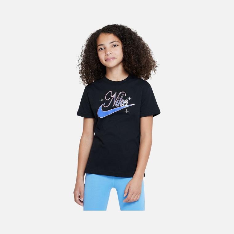 Nike Sportswear Script Swoosh Graphic Boyfriend Short-Sleeve (Girls') Çocuk Tişört