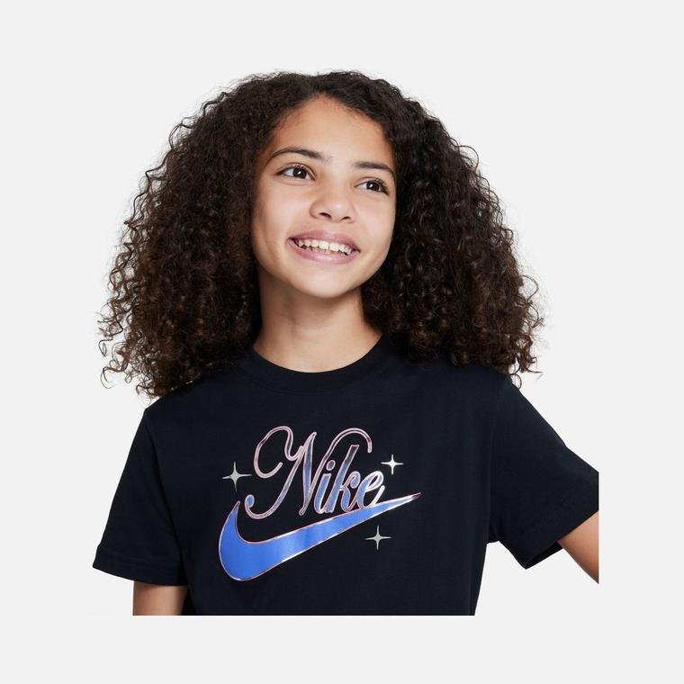 Nike Sportswear Script Swoosh Graphic Boyfriend Short-Sleeve (Girls') Çocuk Tişört