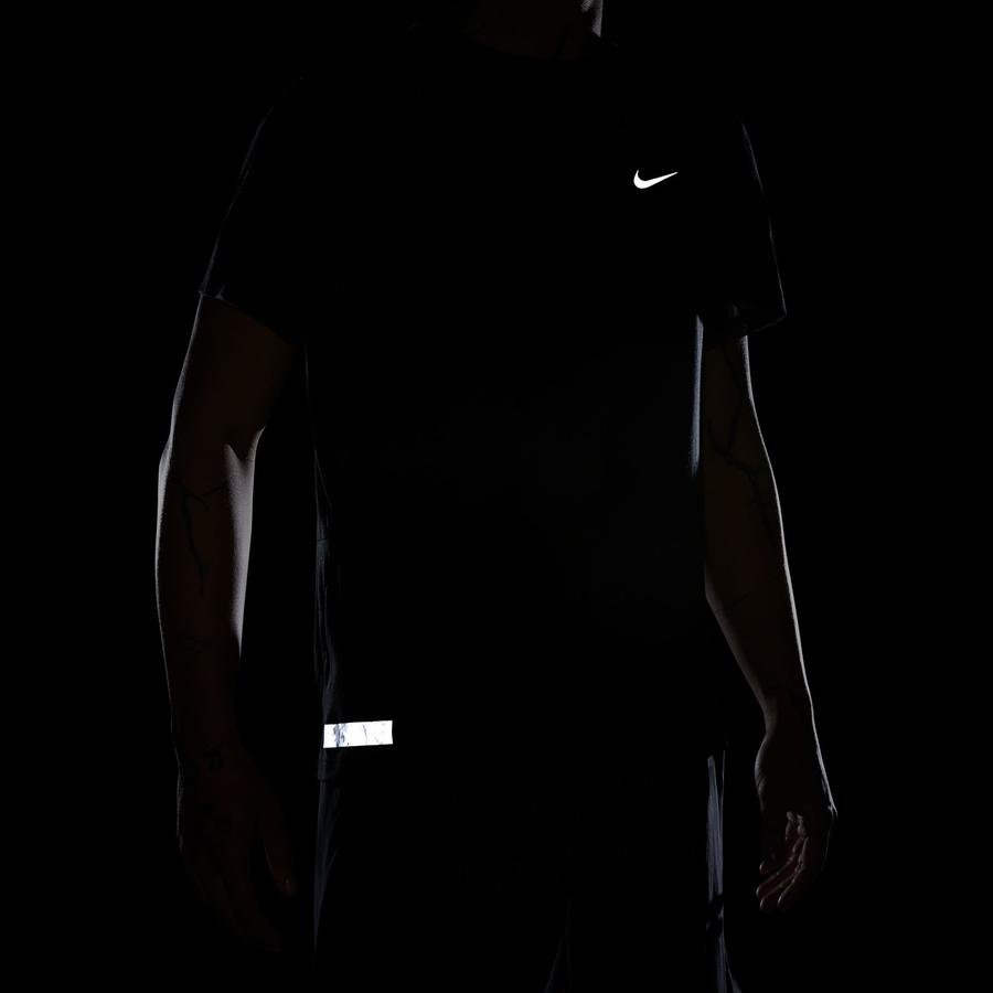  Nike Dri-Fit Run Division Rise 365 Running Short-Sleeve Erkek Tişört