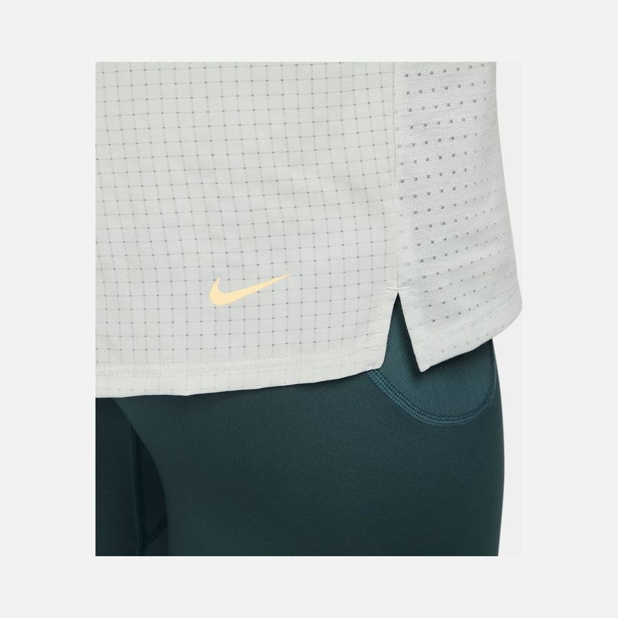  Nike Dri-Fit Trail Solar Chase Running Short-Sleeve Erkek Tişört