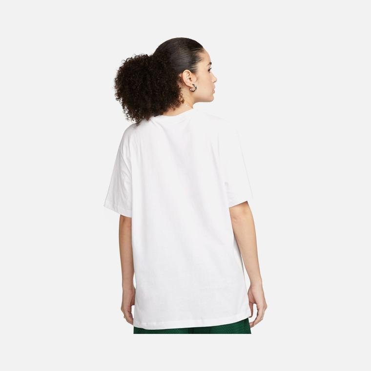 Nike Sportswear Printed Boyfriend Short-Sleeve Kadın Tişört