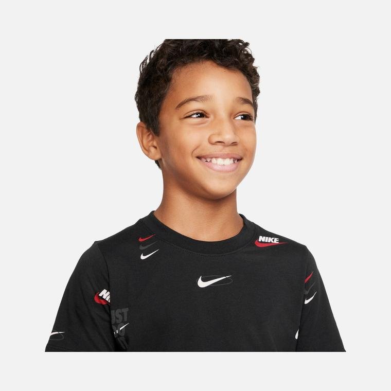 Nike Sportswear Swoosh Logo Printed Short-Sleeve (Boys') Çocuk Tişört