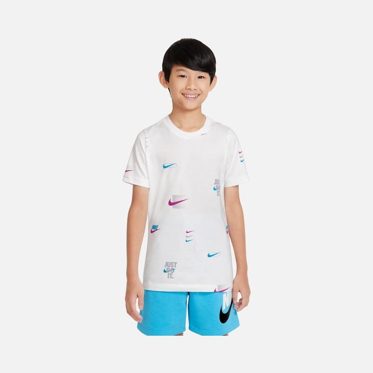 Nike Sportswear Swoosh Logo Printed Short-Sleeve (Boys') Çocuk Tişört