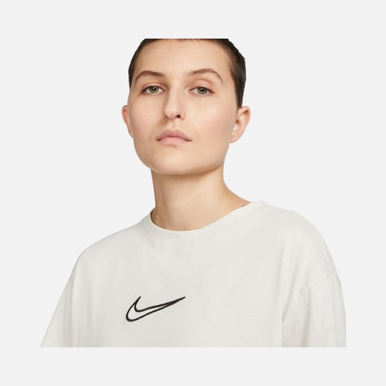 Nike Sportswear Boyfriend Short-Sleeve Kadın Tişört